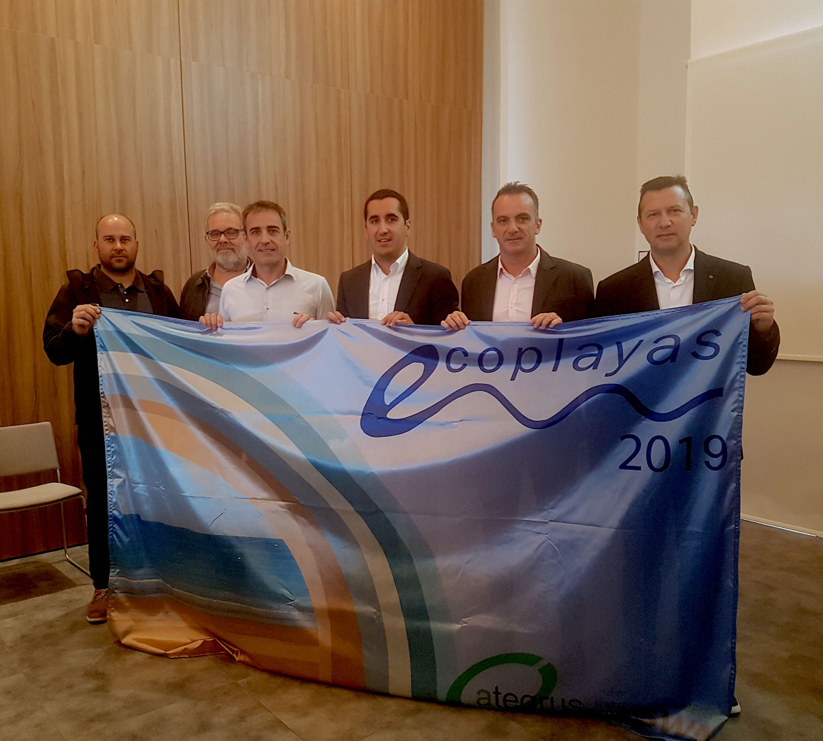 Borja Pu00e9rez recoge la Bandera Ecoplayas